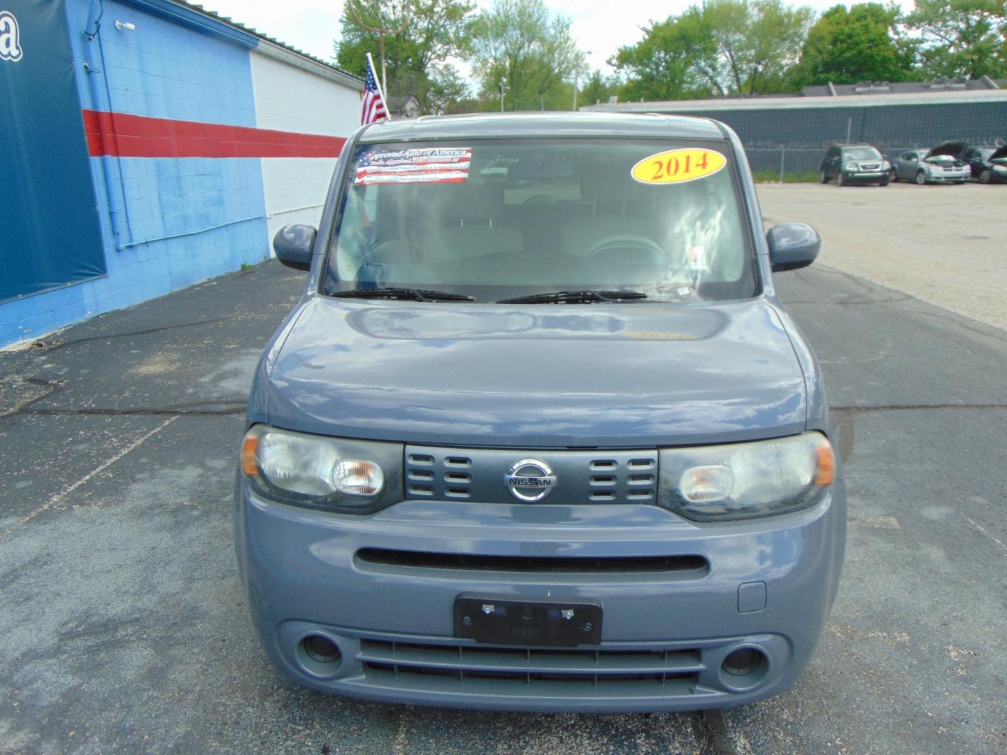 2014 Gray Nissan cube (JN8AZ2KR6ET) with an 4-Cyl 1.8 Liter engine, Automatic, CVT transmission, located at 2105 Dixie Hwy, Louisville, KY, 40210, (502) 772-3333, 38.220932, -85.795441 - Photo#2